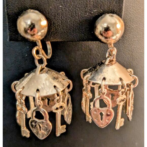 Vintage Gold Tone Screw Back Lock & Key Dangle Chandelier Earrings - Picture 1 of 5